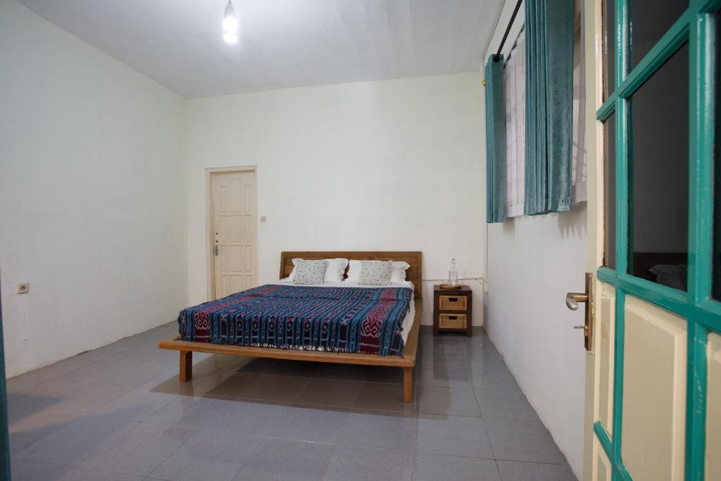 Postel nebo postele na pokoji v ubytování Rumah Kalpataru