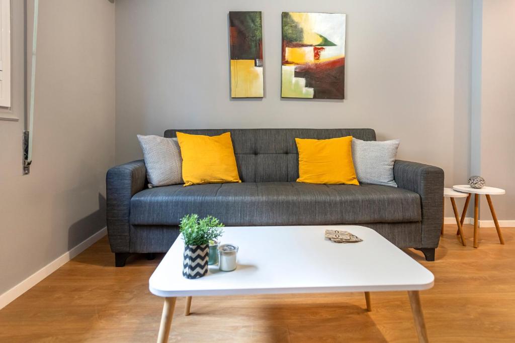 A seating area at Athenian center apartments
