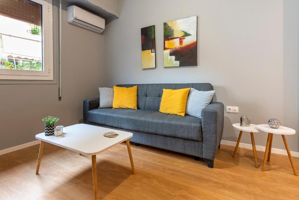 A seating area at Athenian center apartments