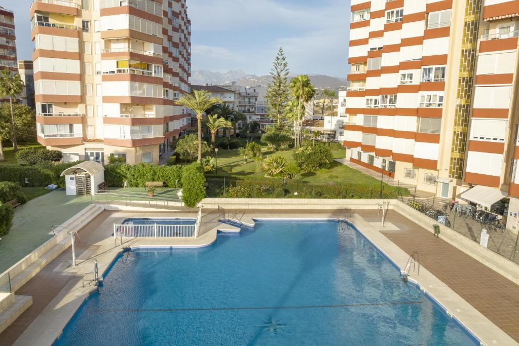 Bazén v ubytovaní Apartamento Sol Playa Torrox A55 alebo v jeho blízkosti