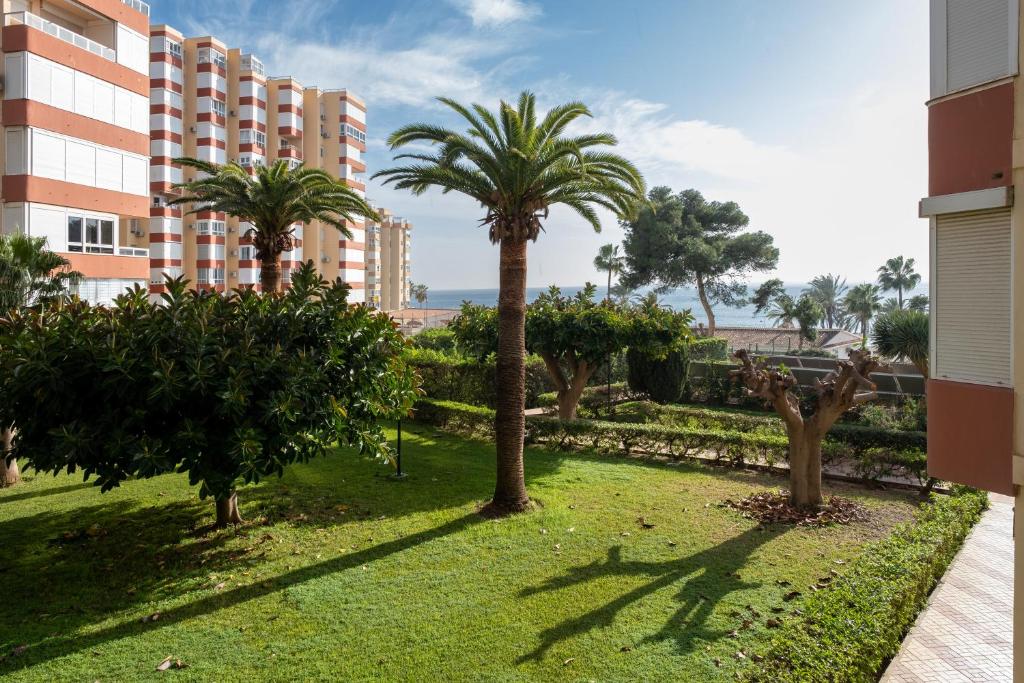 Vonkajšia záhrada v ubytovaní Apartamento Sol Playa Torrox A55