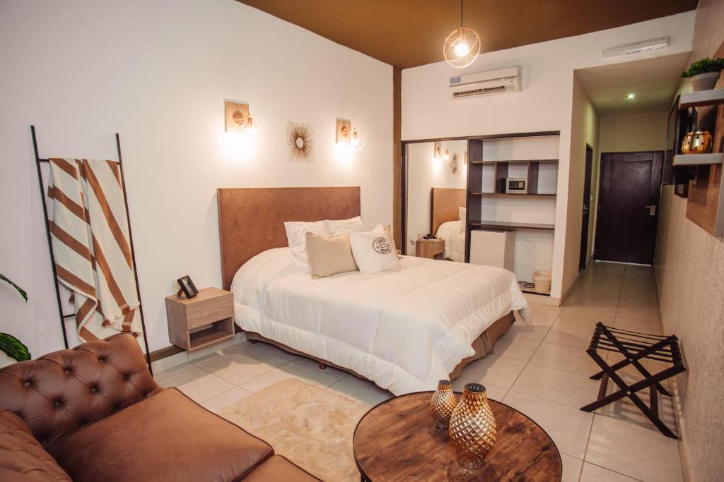 Postel nebo postele na pokoji v ubytování Maria's Hotel