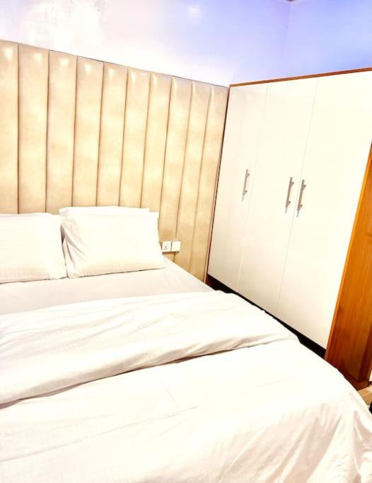 Postel nebo postele na pokoji v ubytování 1-bedroom apartment at Asokoro by ECOWAS