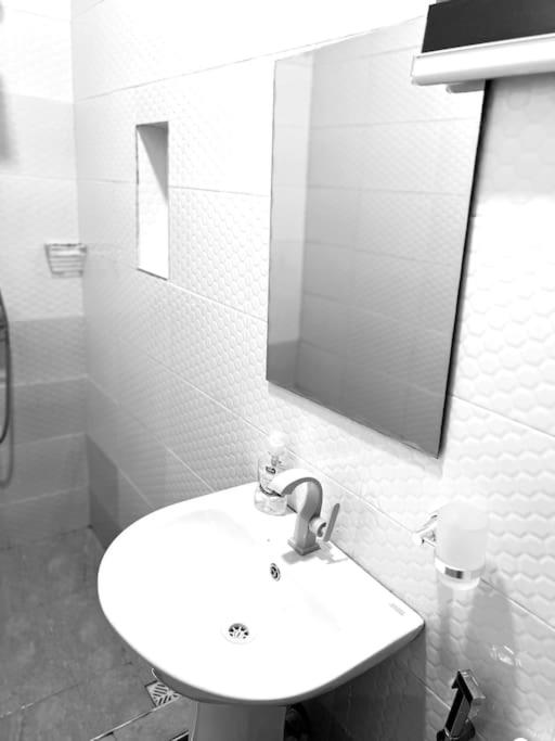 Koupelna v ubytování 1-bedroom apartment at Asokoro by ECOWAS