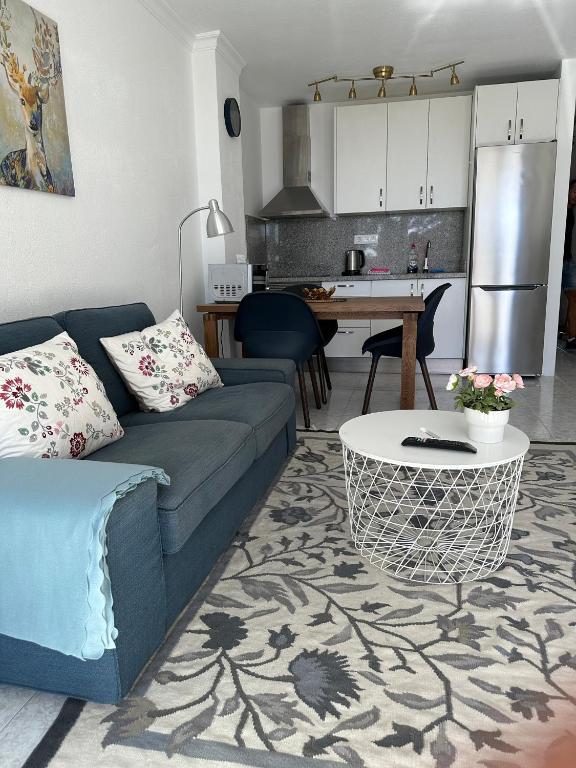 Kuchyň nebo kuchyňský kout v ubytování Sunny Apartment Tanife by Yumbo