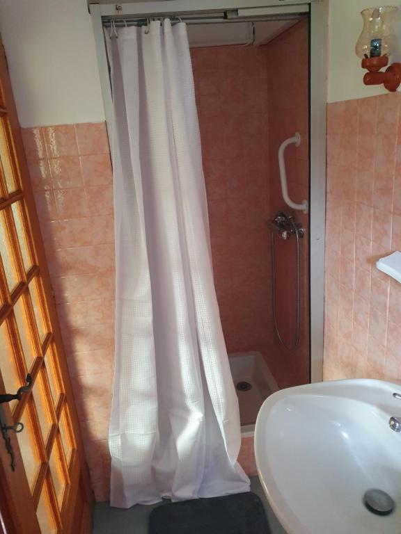 Kúpeľňa v ubytovaní LA BOURZEDE