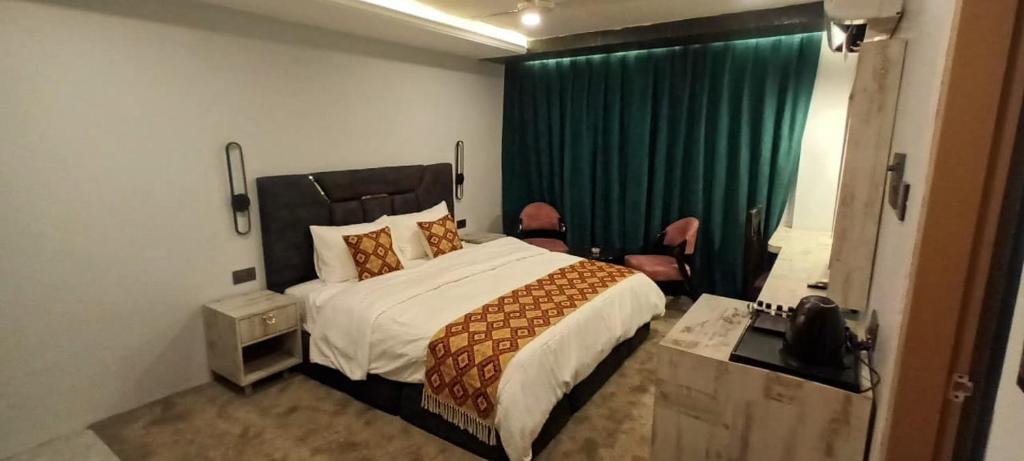 Un pat sau paturi într-o cameră la Bali guest house