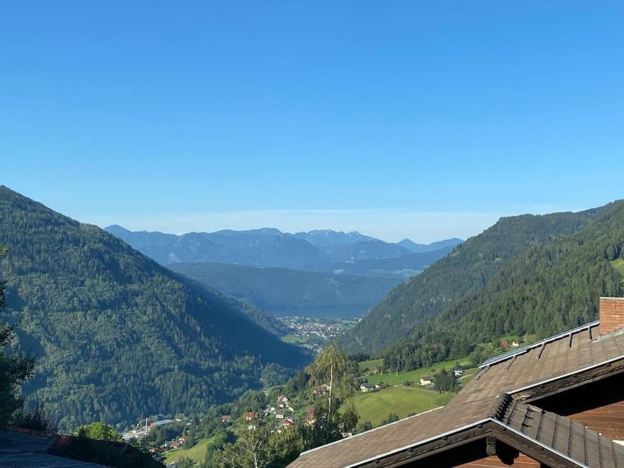 a view of a valley in the mountains at Gemütliches Bergappartement mit Seeblick in Zödl