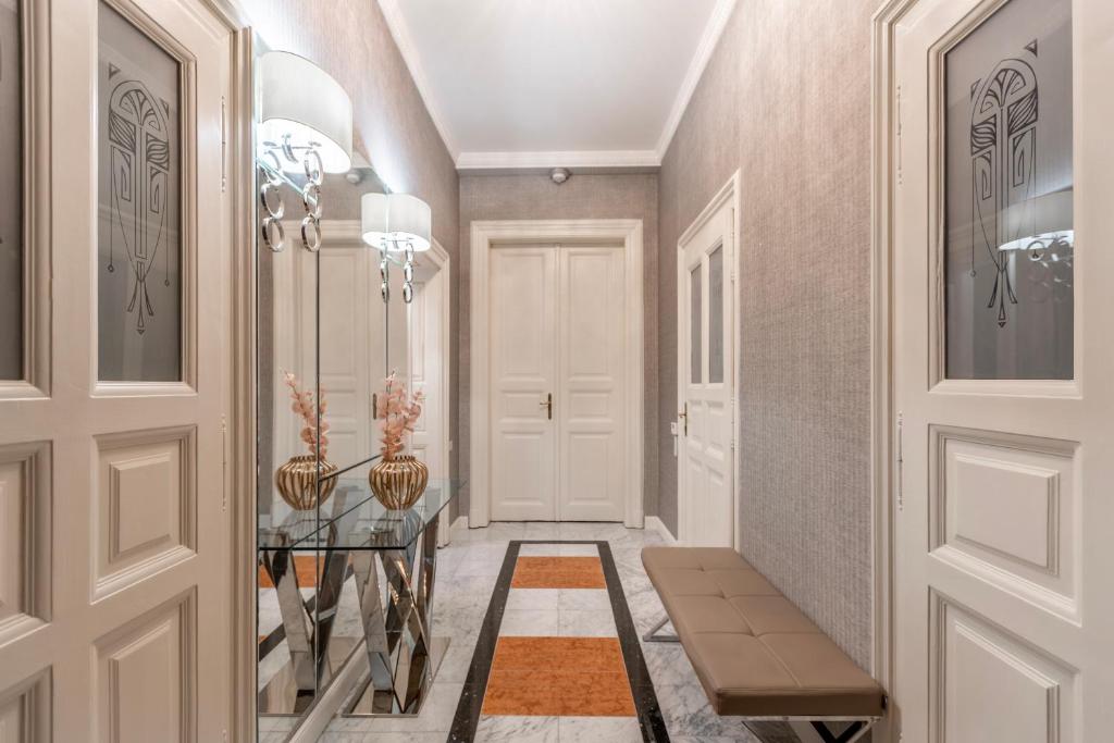 Fotografia z galérie ubytovania Luxury Apartment With Balcony next to the New York Café v Budapešti