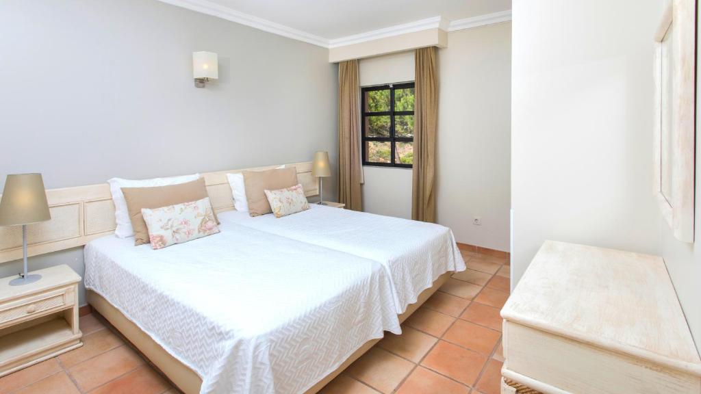 Een bed of bedden in een kamer bij Alfagar Village