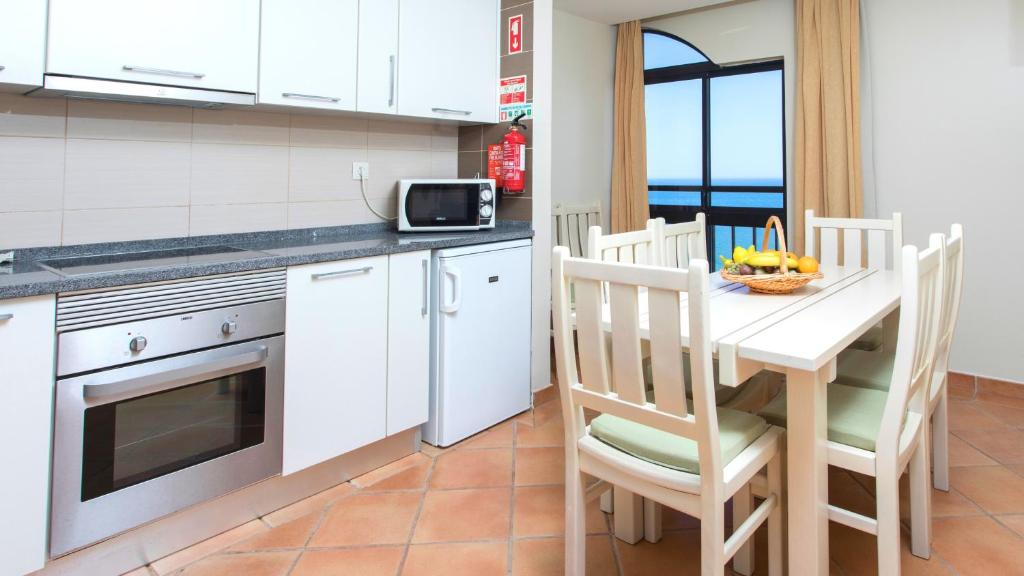 Een keuken of kitchenette bij Alfagar Village