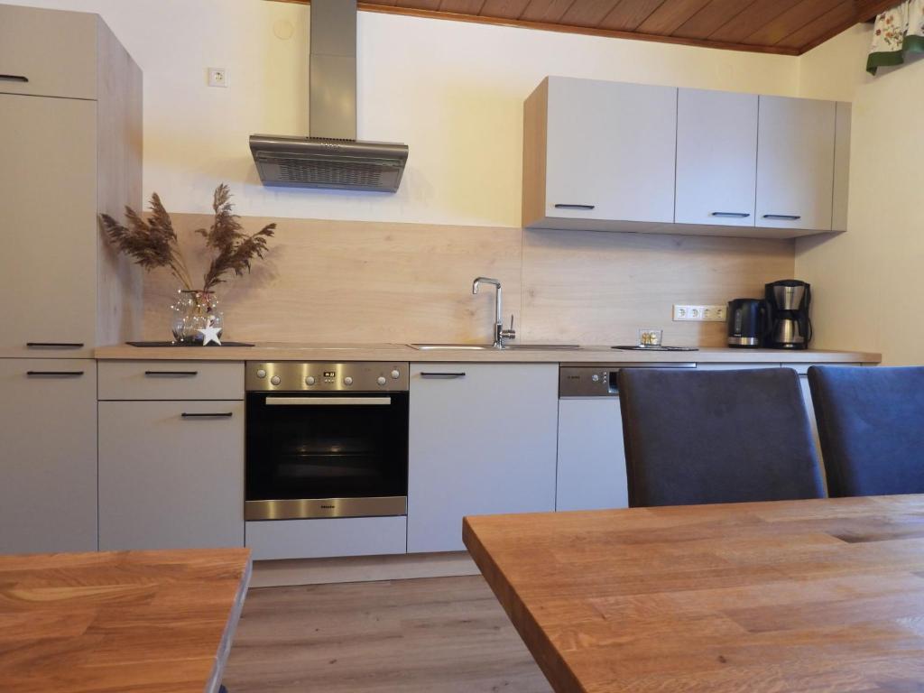 Kuchyň nebo kuchyňský kout v ubytování Holiday Home Haus Sigfried by Interhome