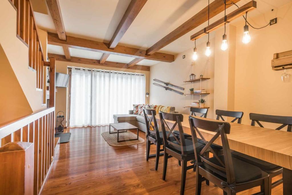 Posedenie v ubytovaní Casa Montjòia by SeaMount Rentals