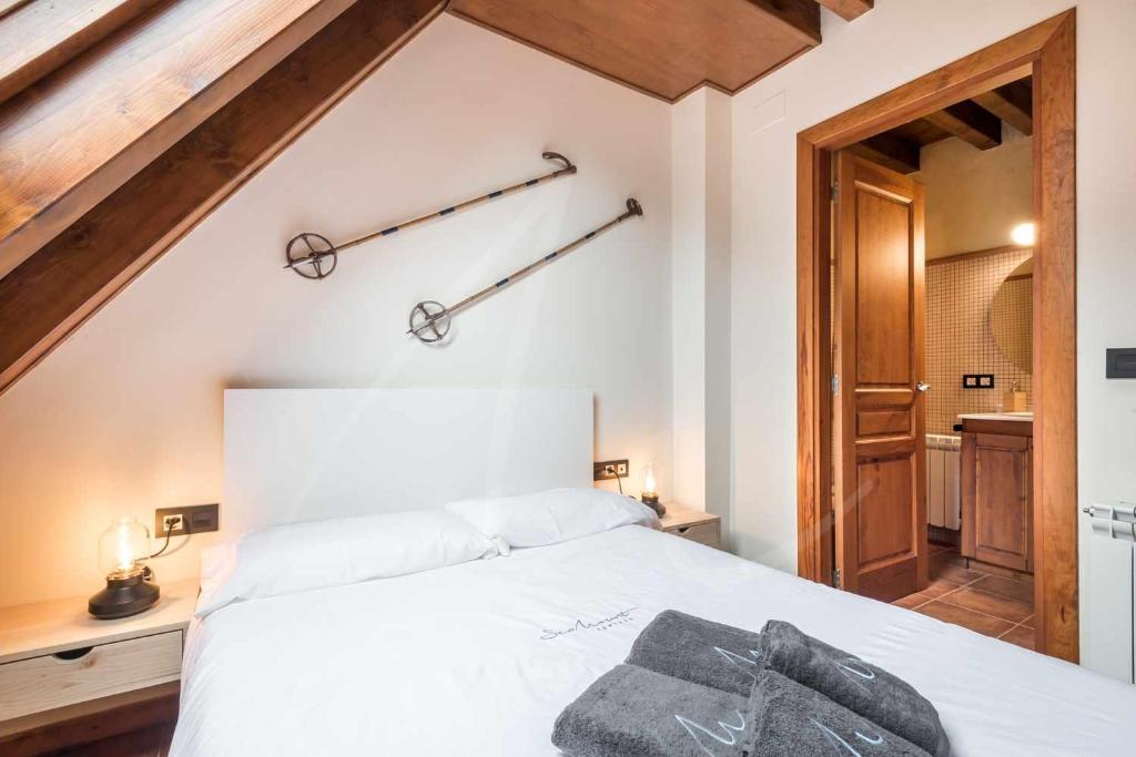 Posteľ alebo postele v izbe v ubytovaní Casa Montjòia by SeaMount Rentals