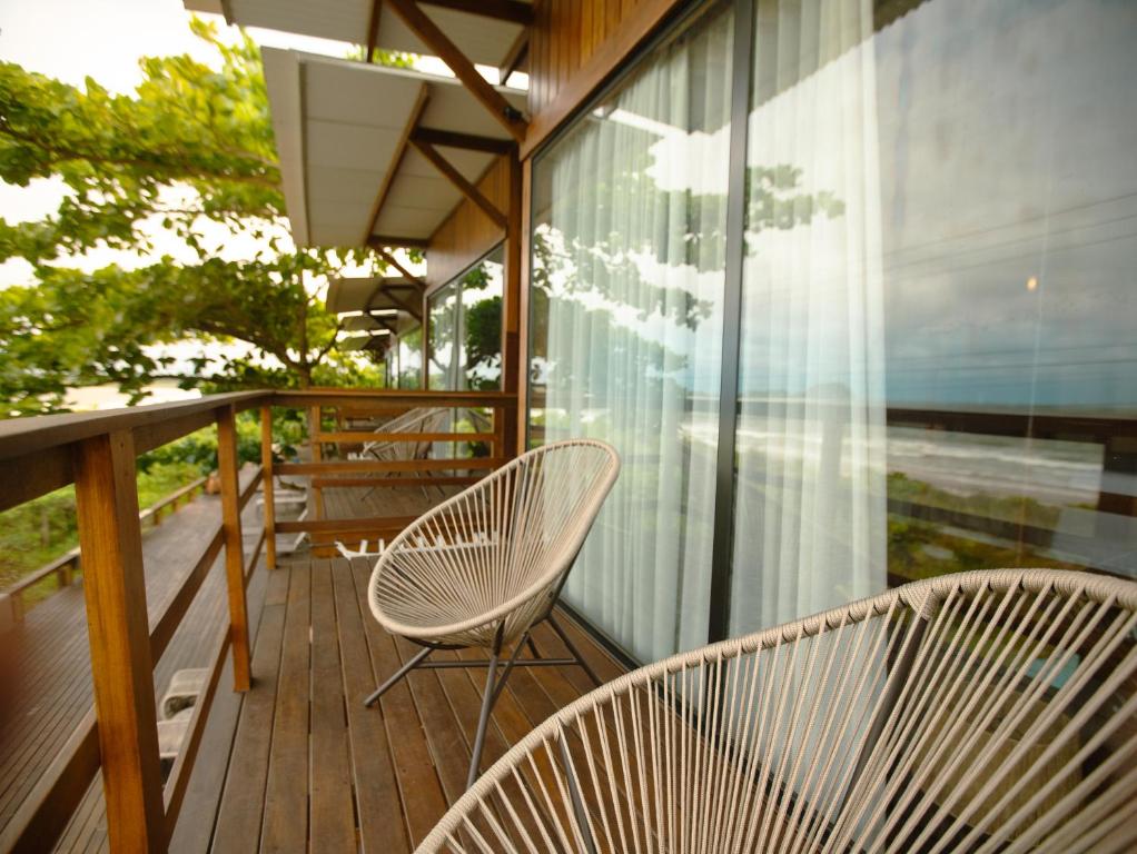 Uma varanda ou terraço em Ilha do Mel Lodges