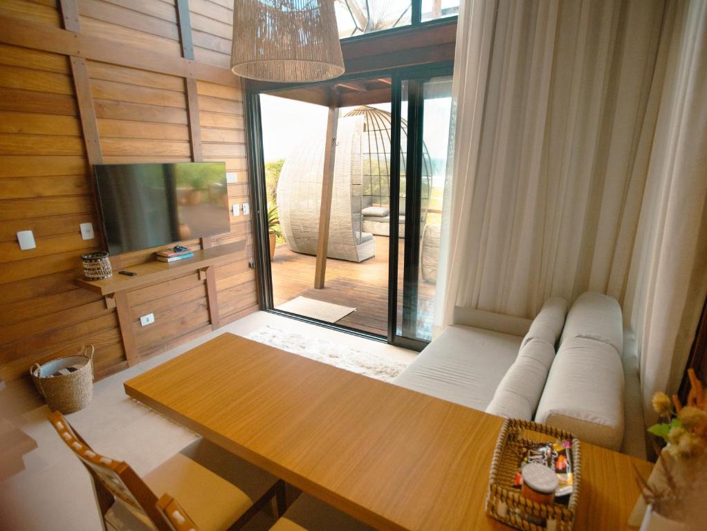 Uma área de estar em Ilha do Mel Lodges