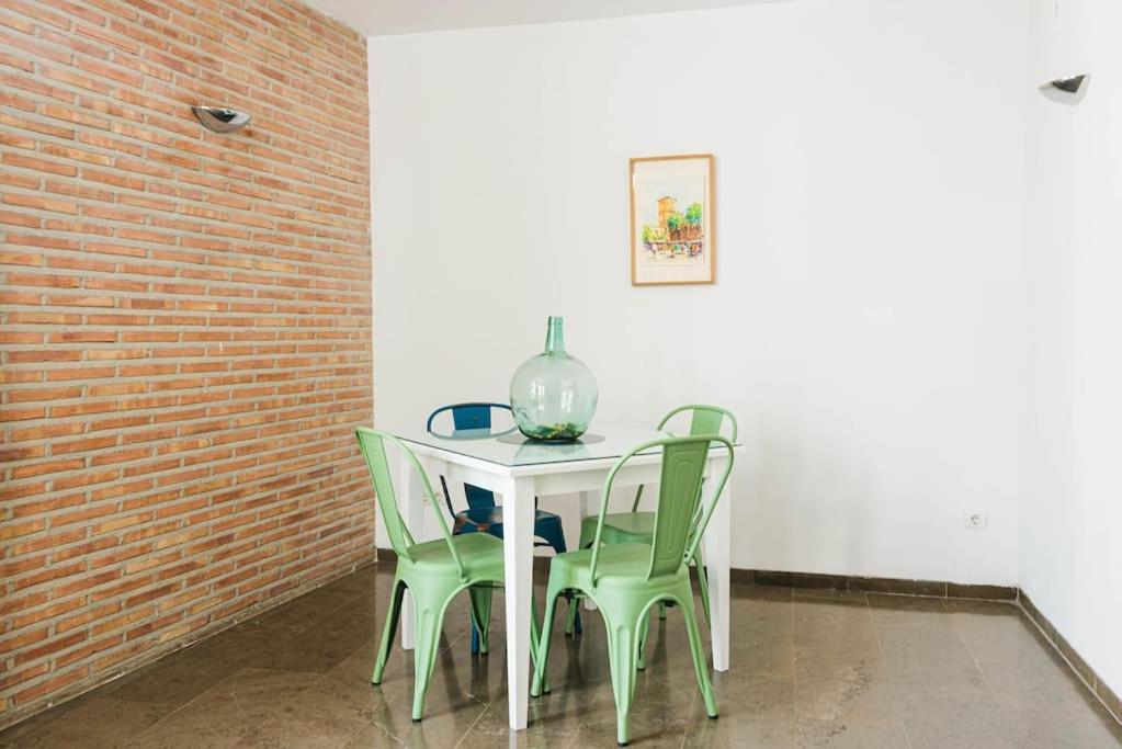 Fotografia z galérie ubytovania Cosy Flat w/ Beautiful Views and Cute Balcony v destinácii Granada