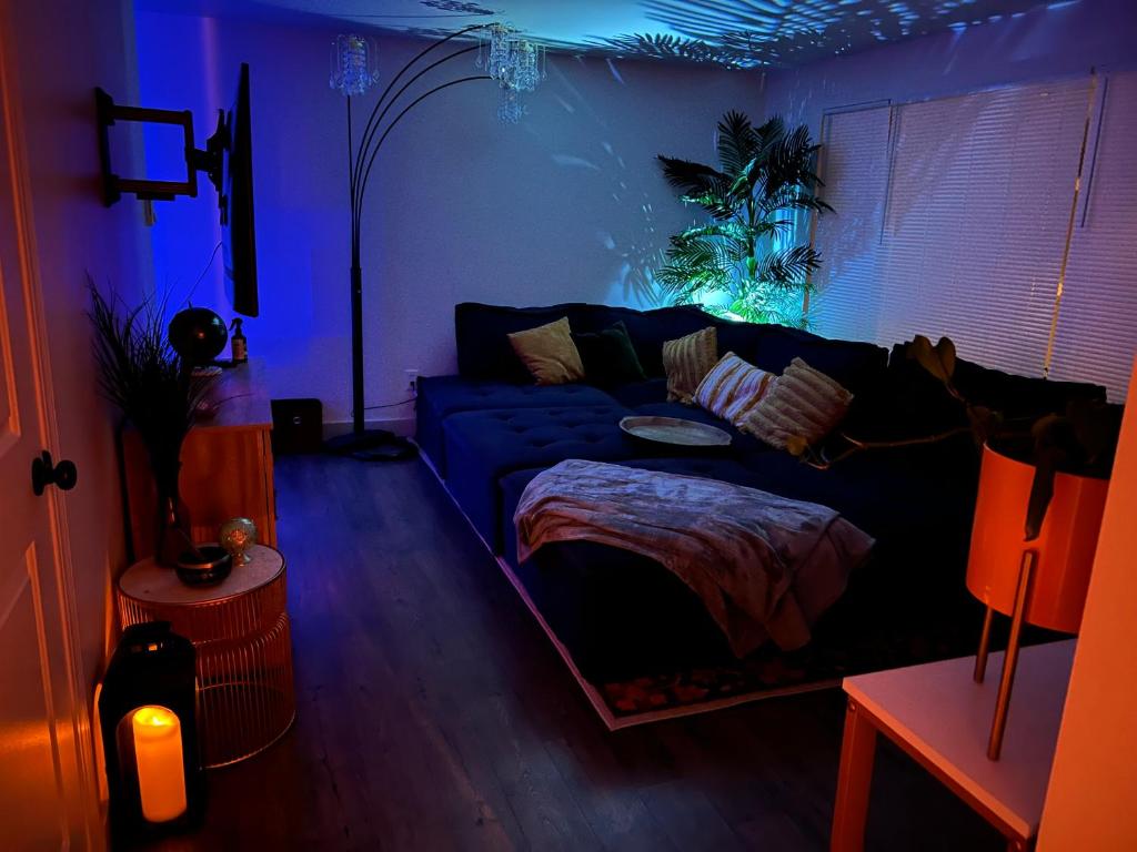een woonkamer met een blauw en paars licht bij *NEWLY RENOVATED* COZY 2 BDRM ENTIRE APT in Tacoma