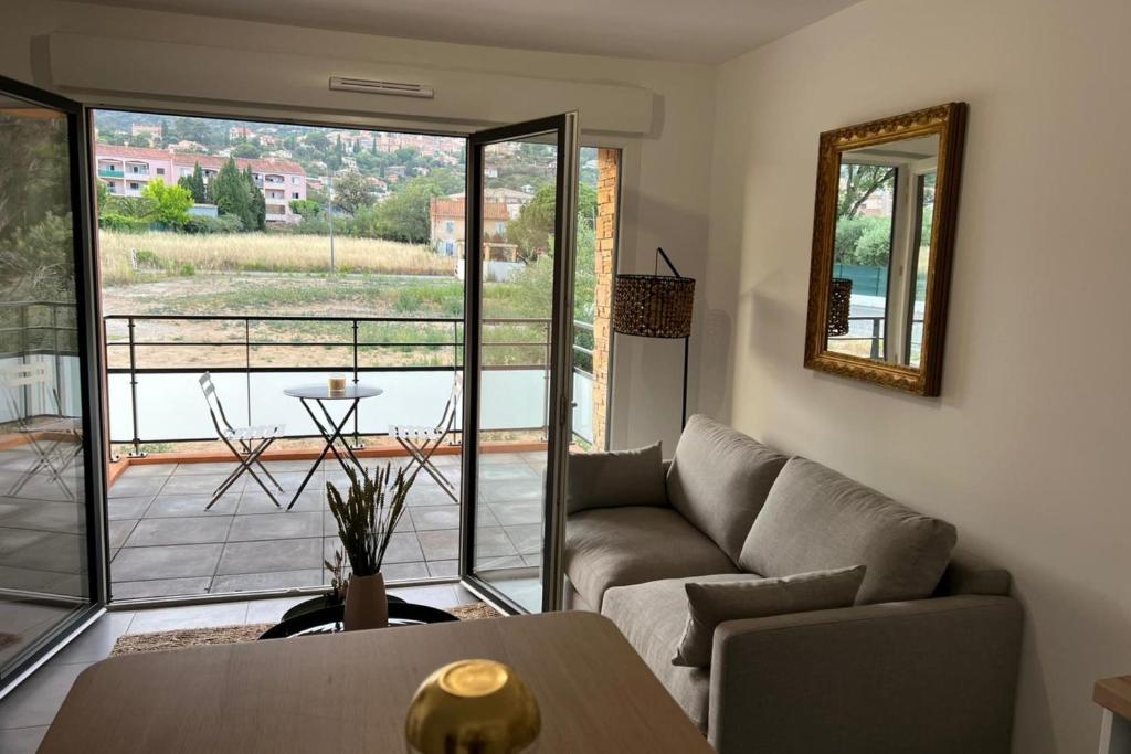 Zdjęcie z galerii obiektu Charming 45m in Bormes les Mimosas w mieście Bormes-les-Mimosas