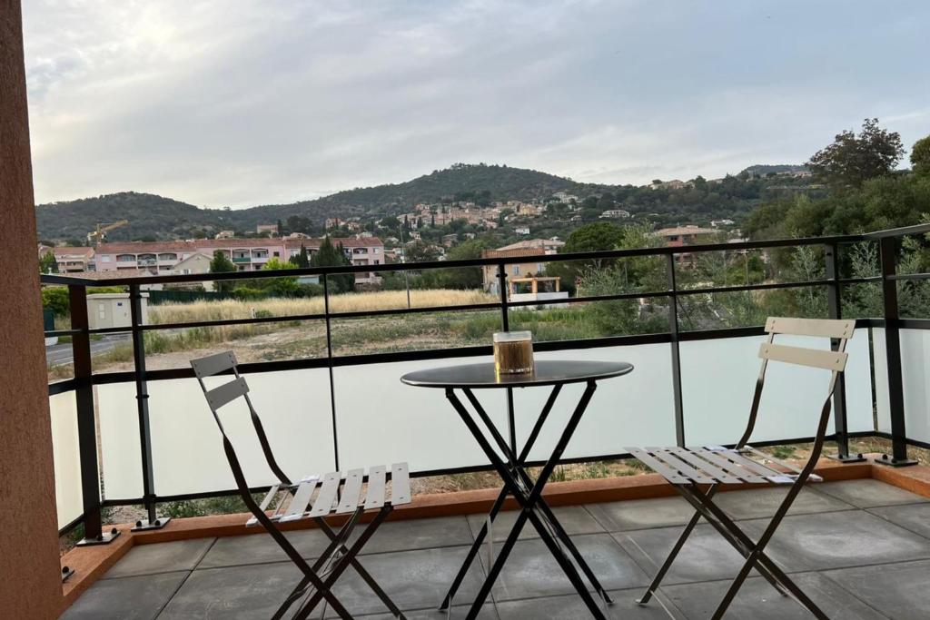 Zdjęcie z galerii obiektu Charming 45m in Bormes les Mimosas w mieście Bormes-les-Mimosas