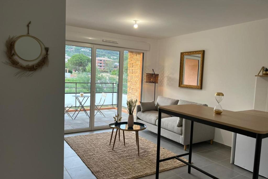 Zdjęcie z galerii obiektu Charming 45m in Bormes les Mimosas w mieście Bormes-les-Mimosas