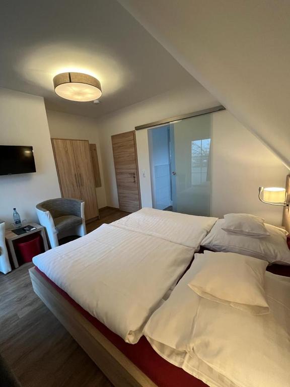 Postel nebo postele na pokoji v ubytování Hotel Clemens