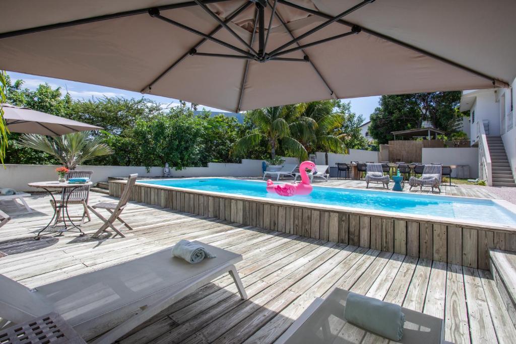 Bazén v ubytování INDIGO Apartments & Suites - 'Adults Only' nebo v jeho okolí