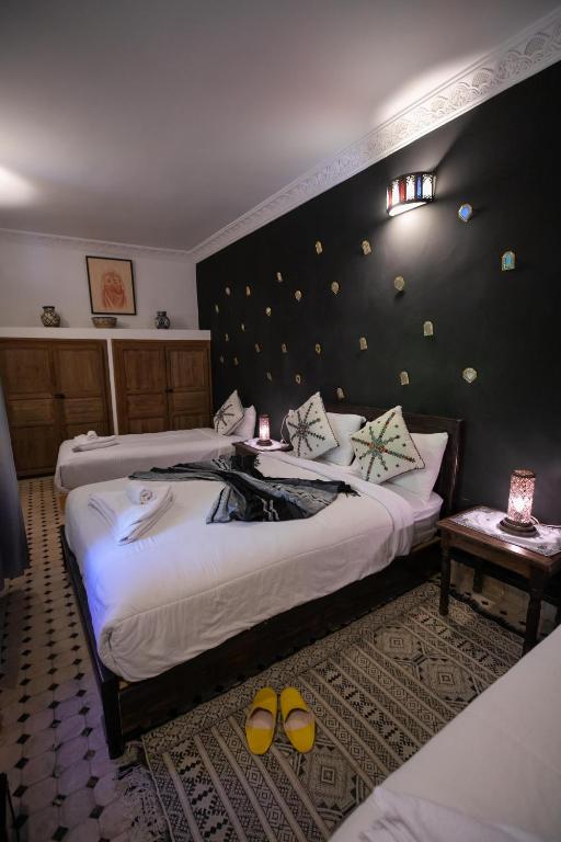 Postel nebo postele na pokoji v ubytování Riad Dar Hidaya Fes