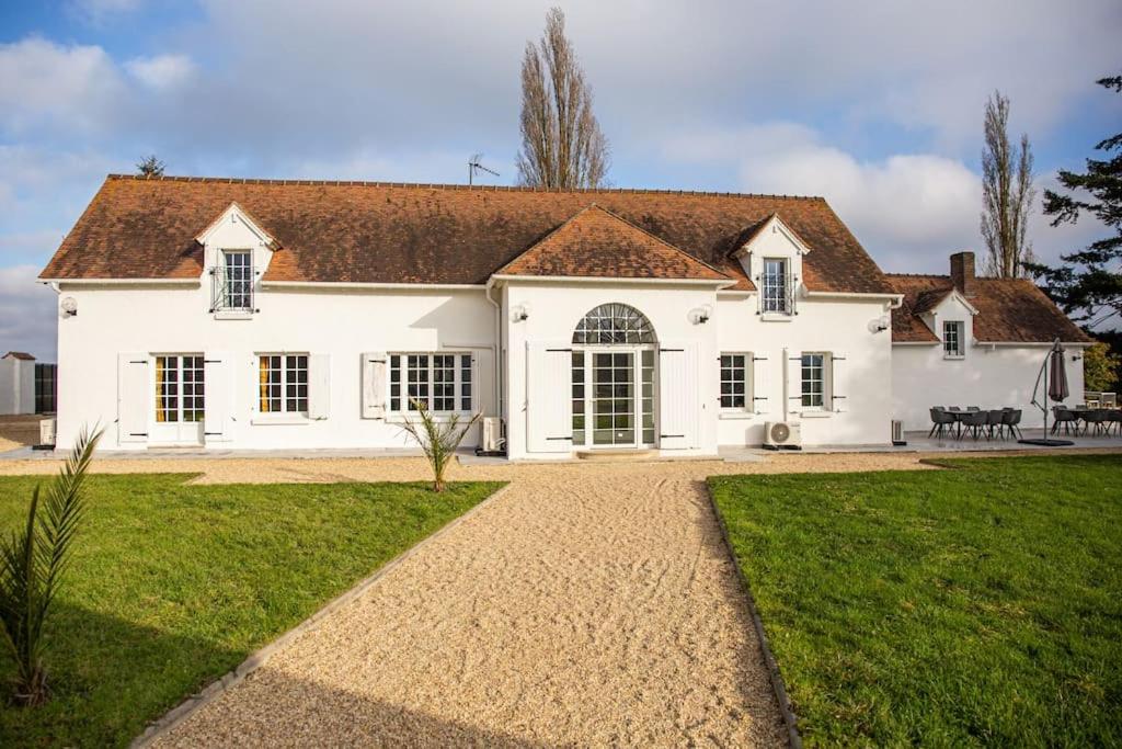 Photo de la galerie de l'établissement Charmante Maison de 240 m2 avec bâtisse supplémentaire indépendante, à Orvilliers