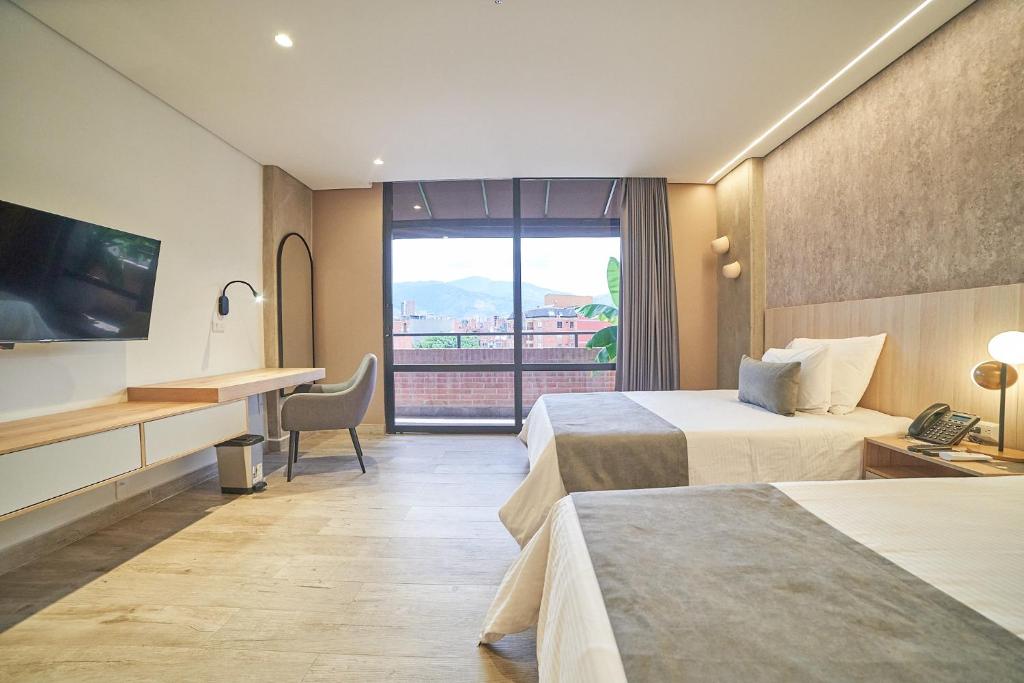 Postel nebo postele na pokoji v ubytování Eutopiq Hotel