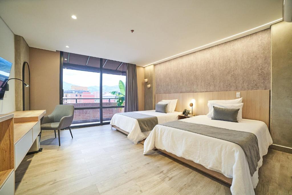 Postel nebo postele na pokoji v ubytování Eutopiq Hotel