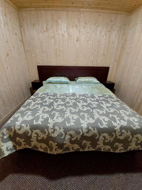 Postel nebo postele na pokoji v ubytování Приватна садиба Два сини та донька