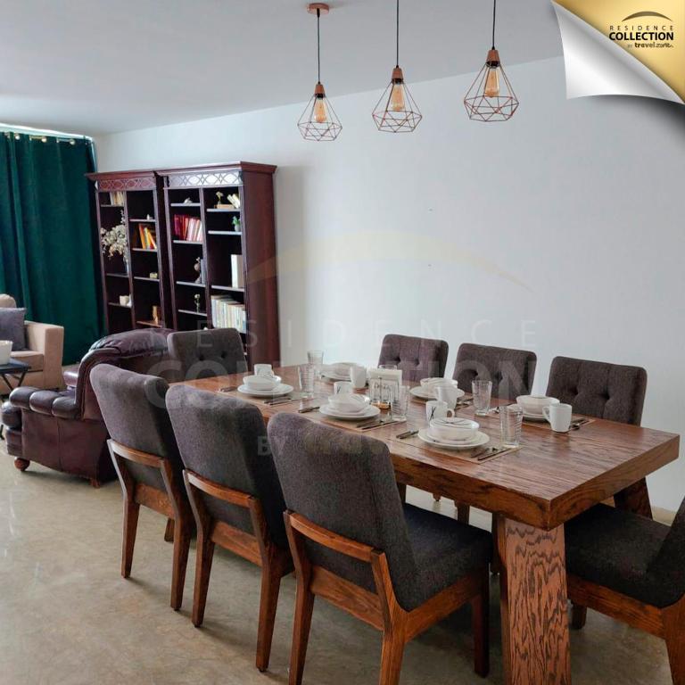 comedor con mesa de madera y sillas en Condominio moderno, la mejor ubicación en Polanco, en Ciudad de México