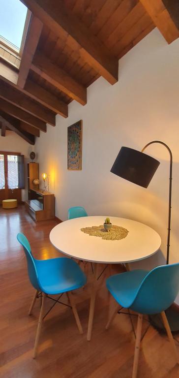 Zona d'estar a CAL TRANQUIL Camprodon, acollidor àtic al centre