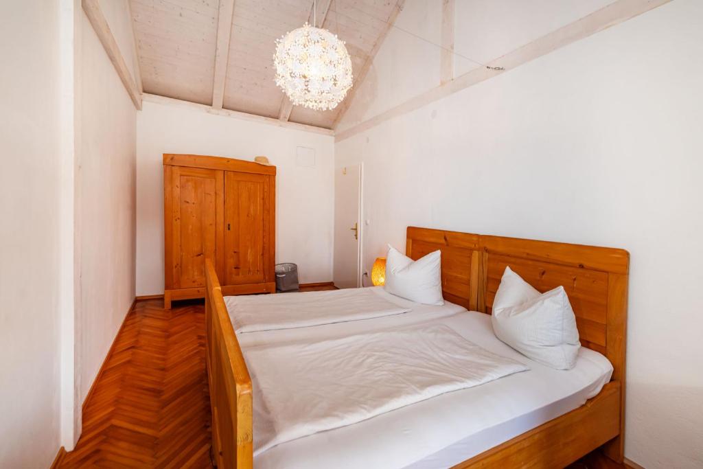 Postel nebo postele na pokoji v ubytování Ferienhaus Kuca Marija - Traditionelles Steinhaus bei Zadar