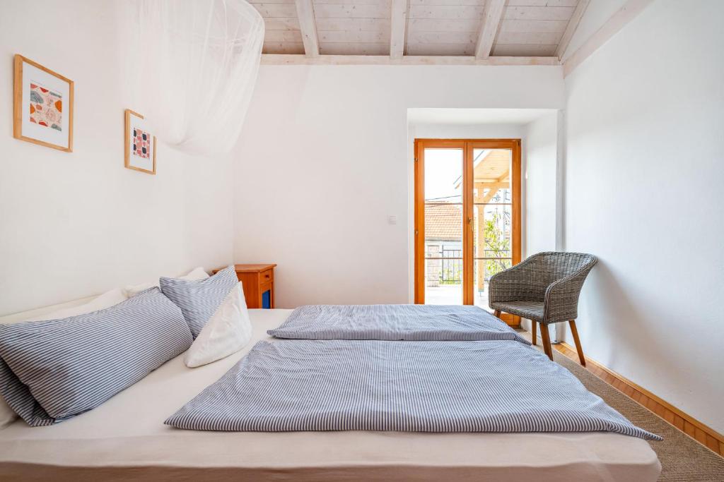 Postel nebo postele na pokoji v ubytování Ferienhaus Kuca Marija - Traditionelles Steinhaus bei Zadar