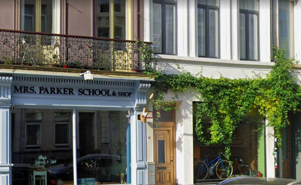 OneLuxStay near Fashion District - Resim 28