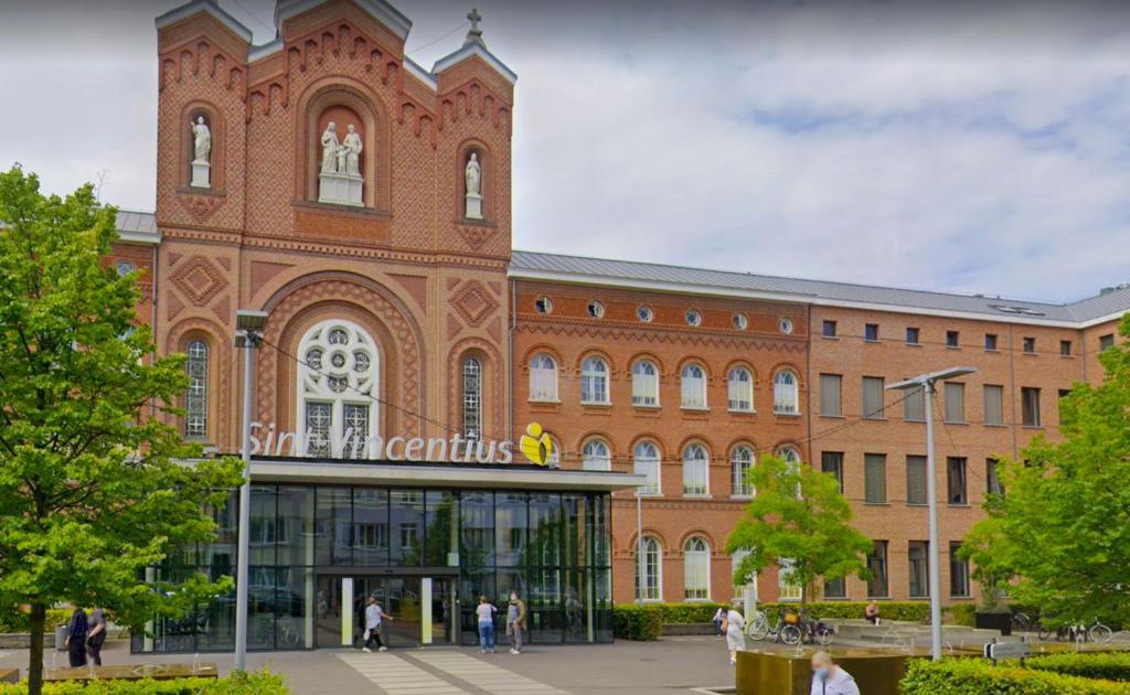 OneLuxStay near Fashion District - Resim 30