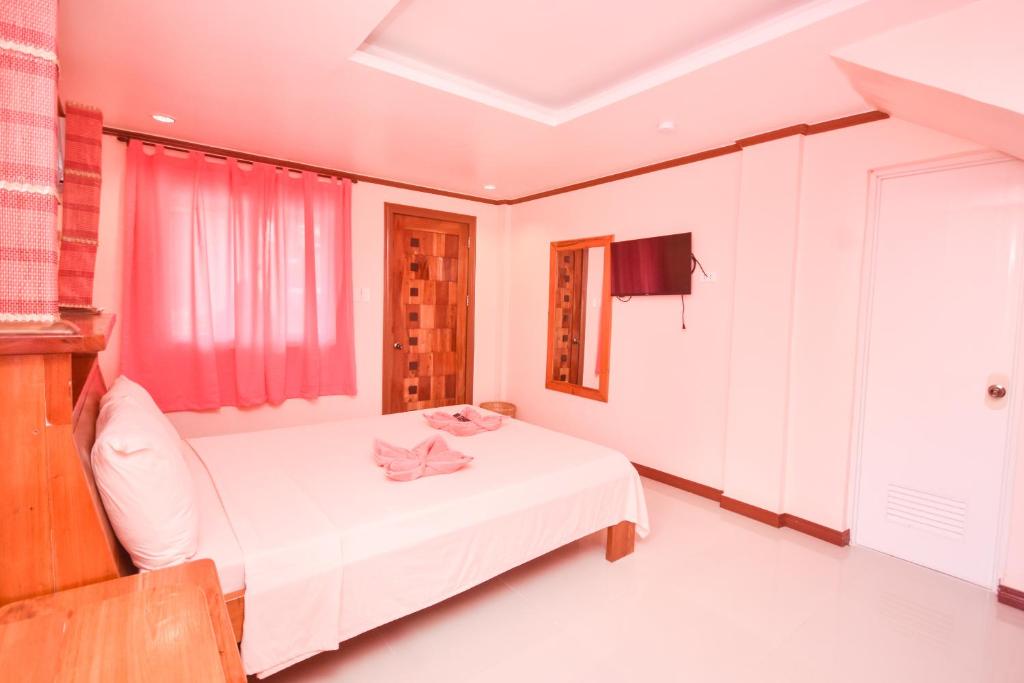 Postel nebo postele na pokoji v ubytování Nigi Nigi Too Beach Resort