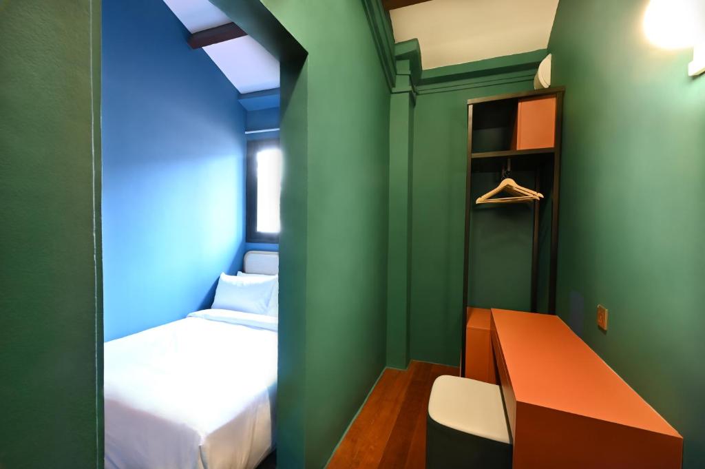 Dream Chaser Boutique Capsule Hotel photo