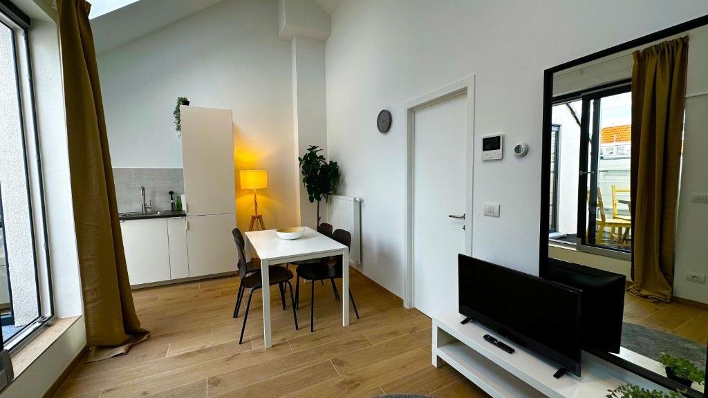 OneLuxStay near Fashion District - Resim 13