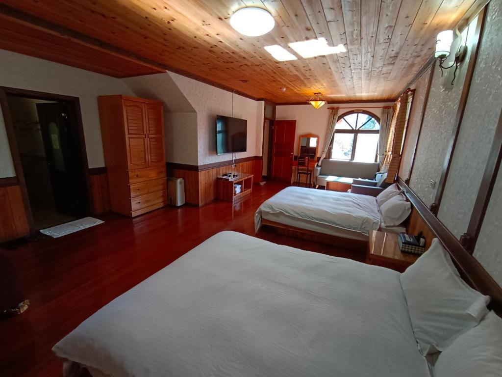 Postel nebo postele na pokoji v ubytování Rong Yuan Gu Homestay
