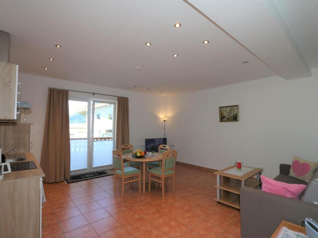 Kuchyňa alebo kuchynka v ubytovaní Apartment in Bichlbach at the lake