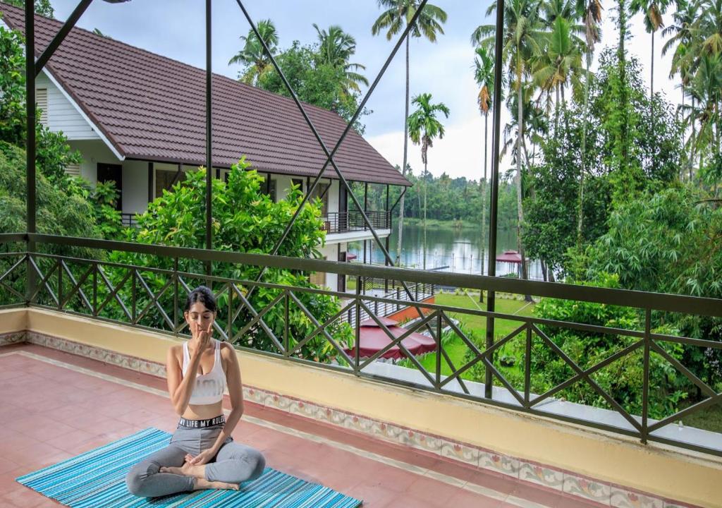 Balkón nebo terasa v ubytování Lhasa Ayurveda and Wellness Resort - A BluSalzz Collection, Kochi, Kerala