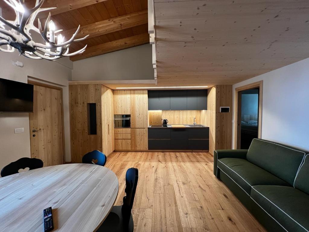 Kuchyň nebo kuchyňský kout v ubytování YETI Design mountain apartments