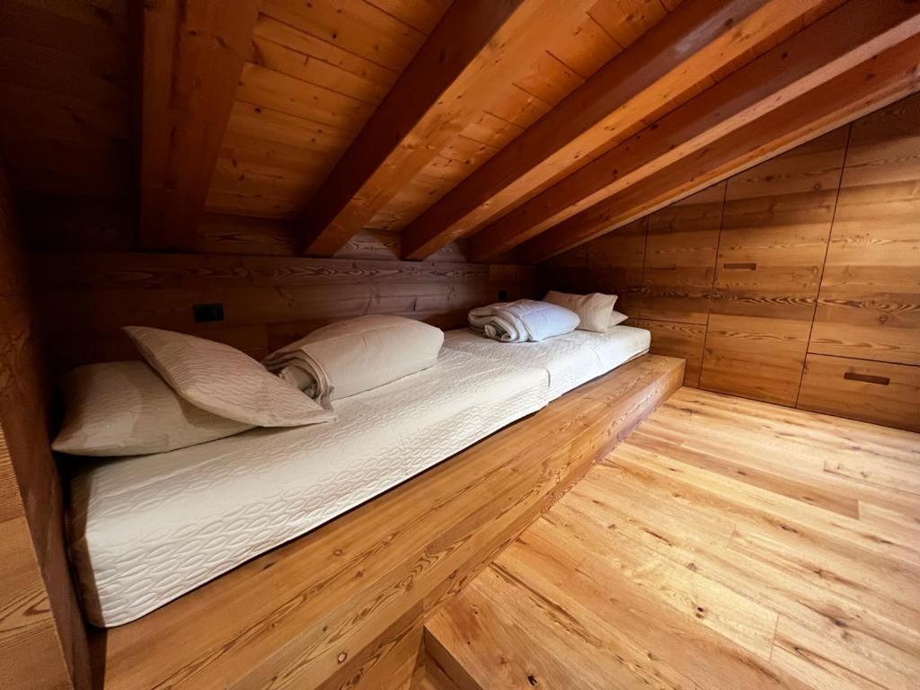 Postel nebo postele na pokoji v ubytování YETI Design mountain apartments