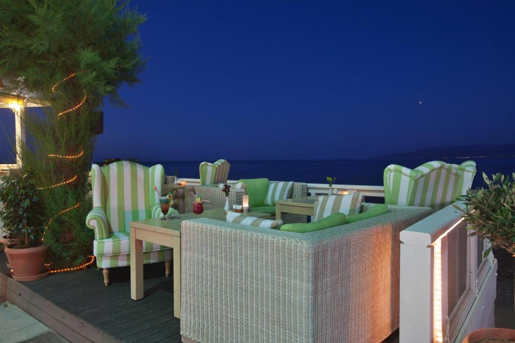 Balkón nebo terasa v ubytování Palmera Beach Hotel & Spa - Adults Only