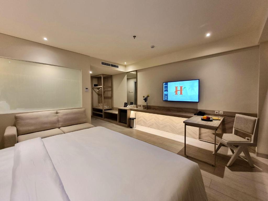 TV a/nebo společenská místnost v ubytování Hemangini Hotel Bandung