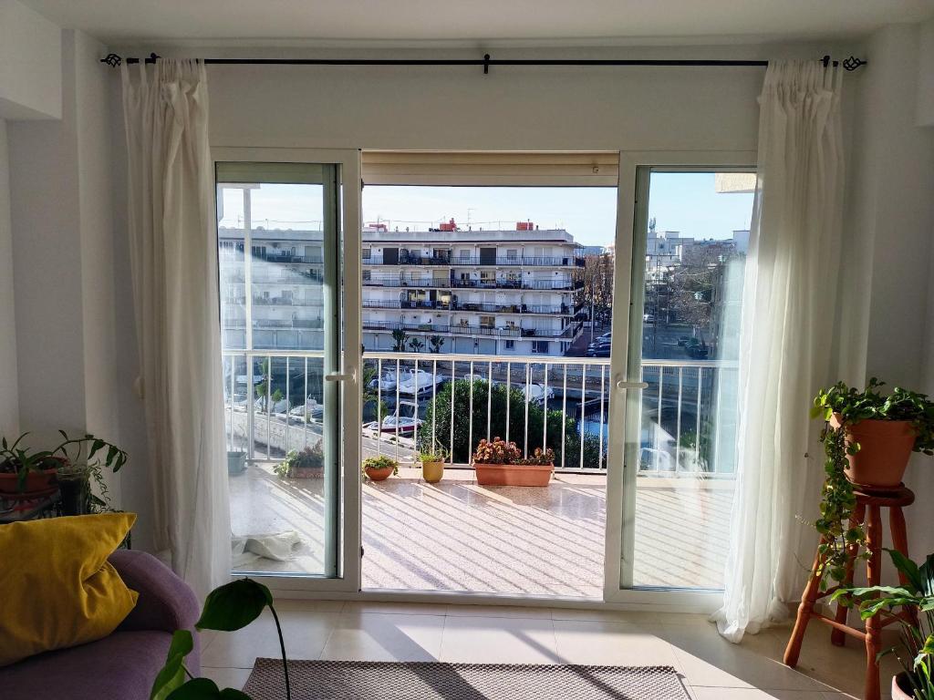 A balcony or terrace at Apartamento Canal, a 3 minutos de la Playa del Arenal