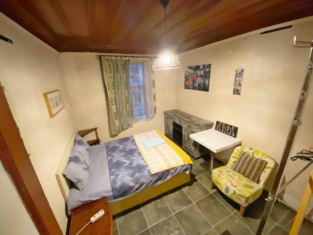 Säng eller sängar i ett rum på Private Room in Istanbul #12